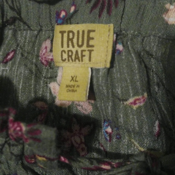 Flowered top - Picture 3 of 4